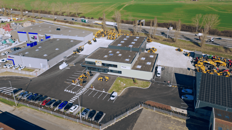 Centrale photovoltaïque du site Manut One, filiale du groupe JCB